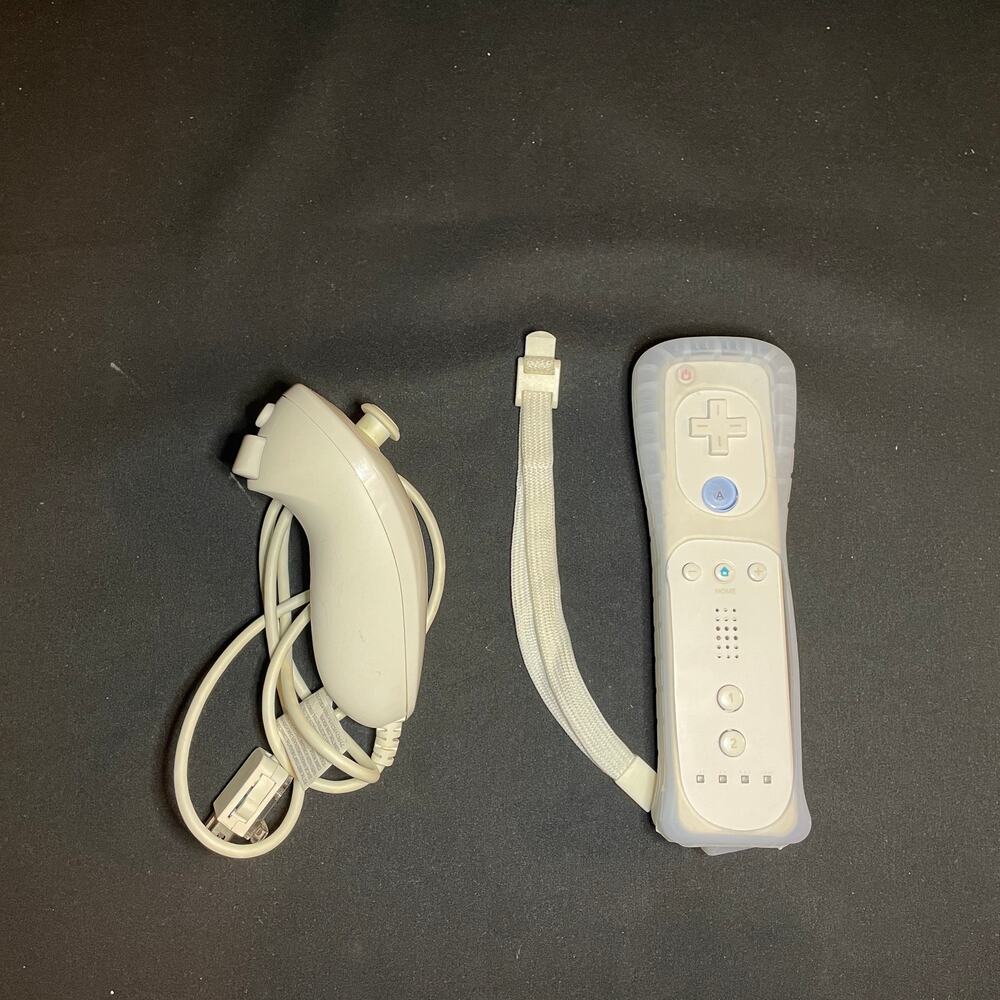 Nintendo Wii Controllers - Picture 5 of 5